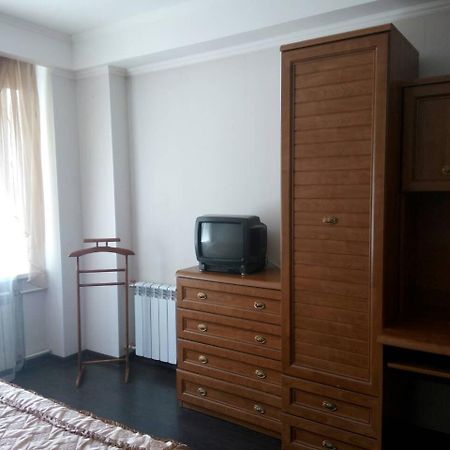 Квартира 2 Комн Рядом И-Т Амосова.Метро Олимпийская 3 Остановки Kijów Zewnętrze zdjęcie